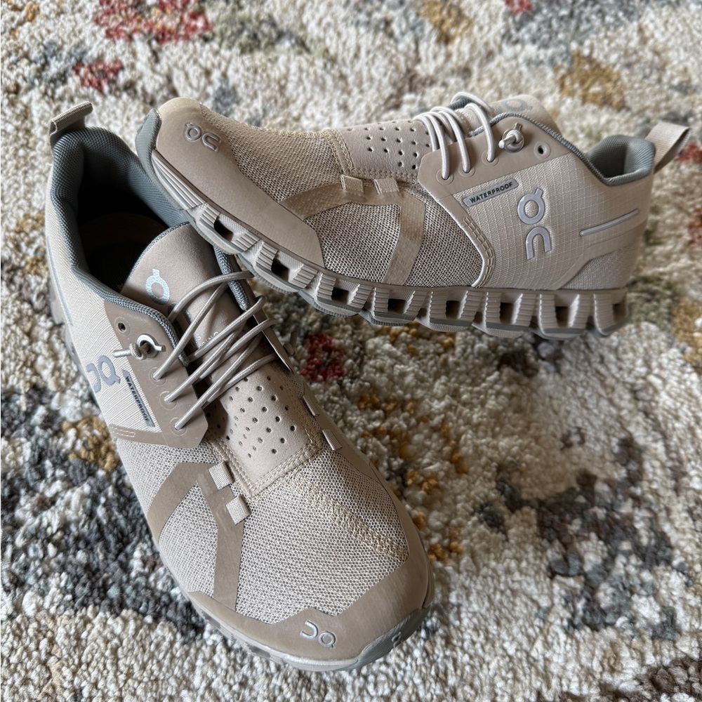 On Running 5.5 beige waterproof running Athletic Shoes